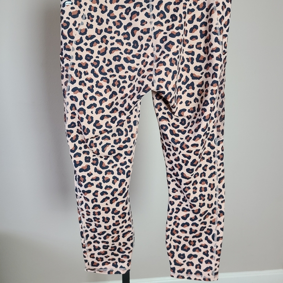 Fabletics leopard sports bra & legging set - Picture 4 of 7